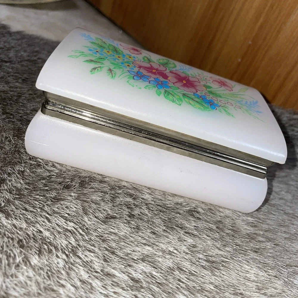 1984 Vintage Pink Lucite Acrylic Cosmetic‎ Trinket Jewelry Box with Flowers